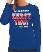 Blauwe kersttrui kerstkleding zit in de was voor dames