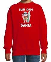Rode kersttrui kerstkleding surf dude santa voor kinderen